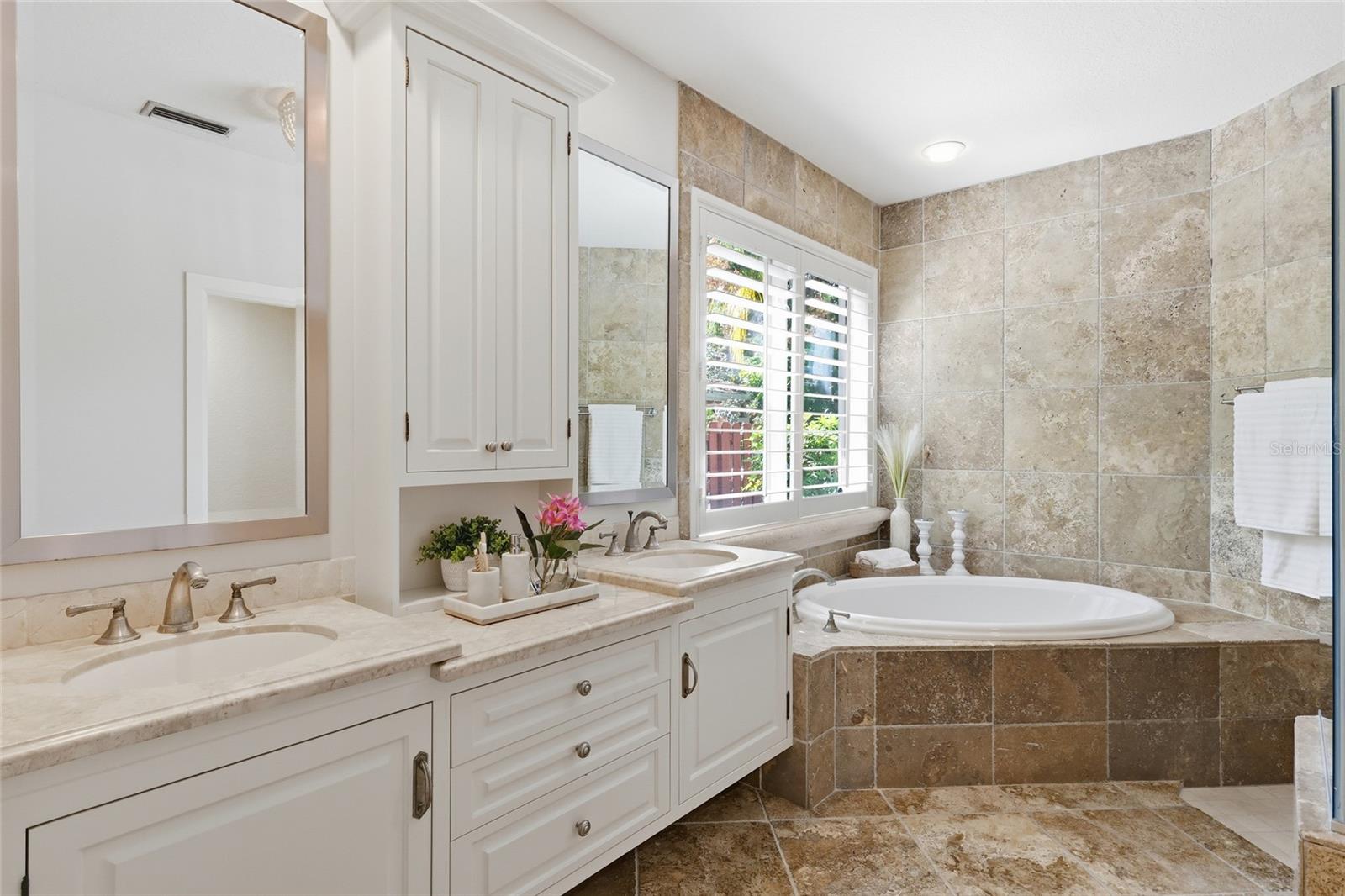 SAPPHIRE SHORES - Residential