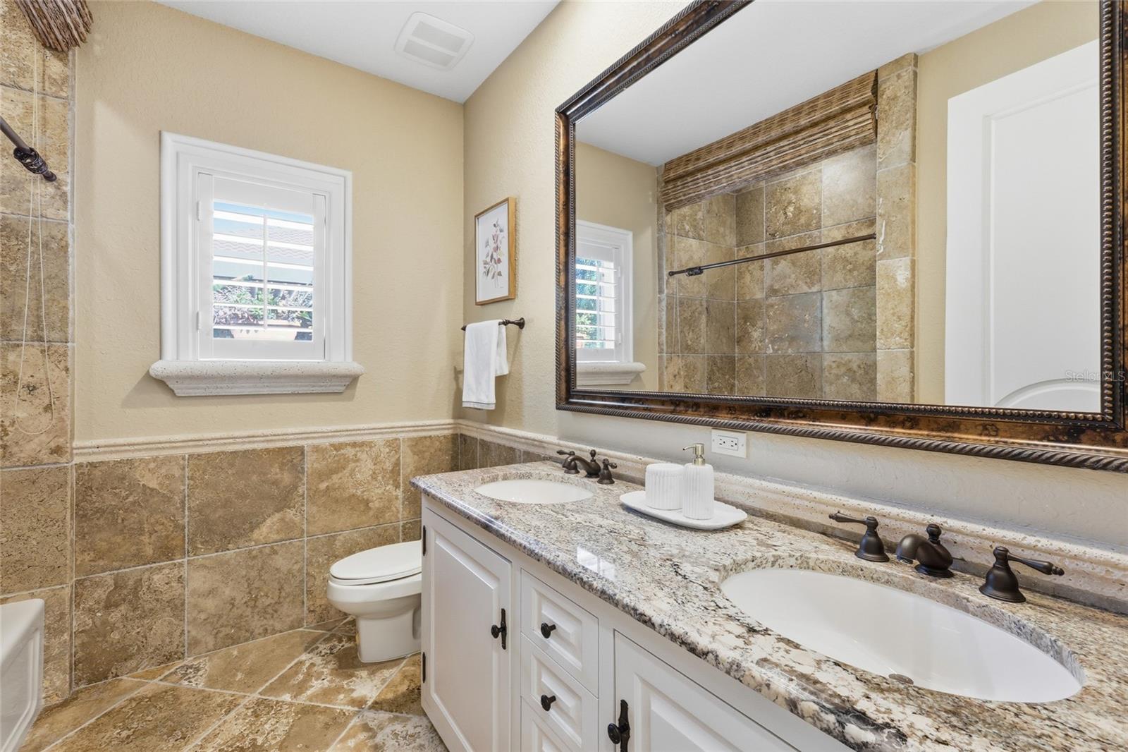 SAPPHIRE SHORES - Residential