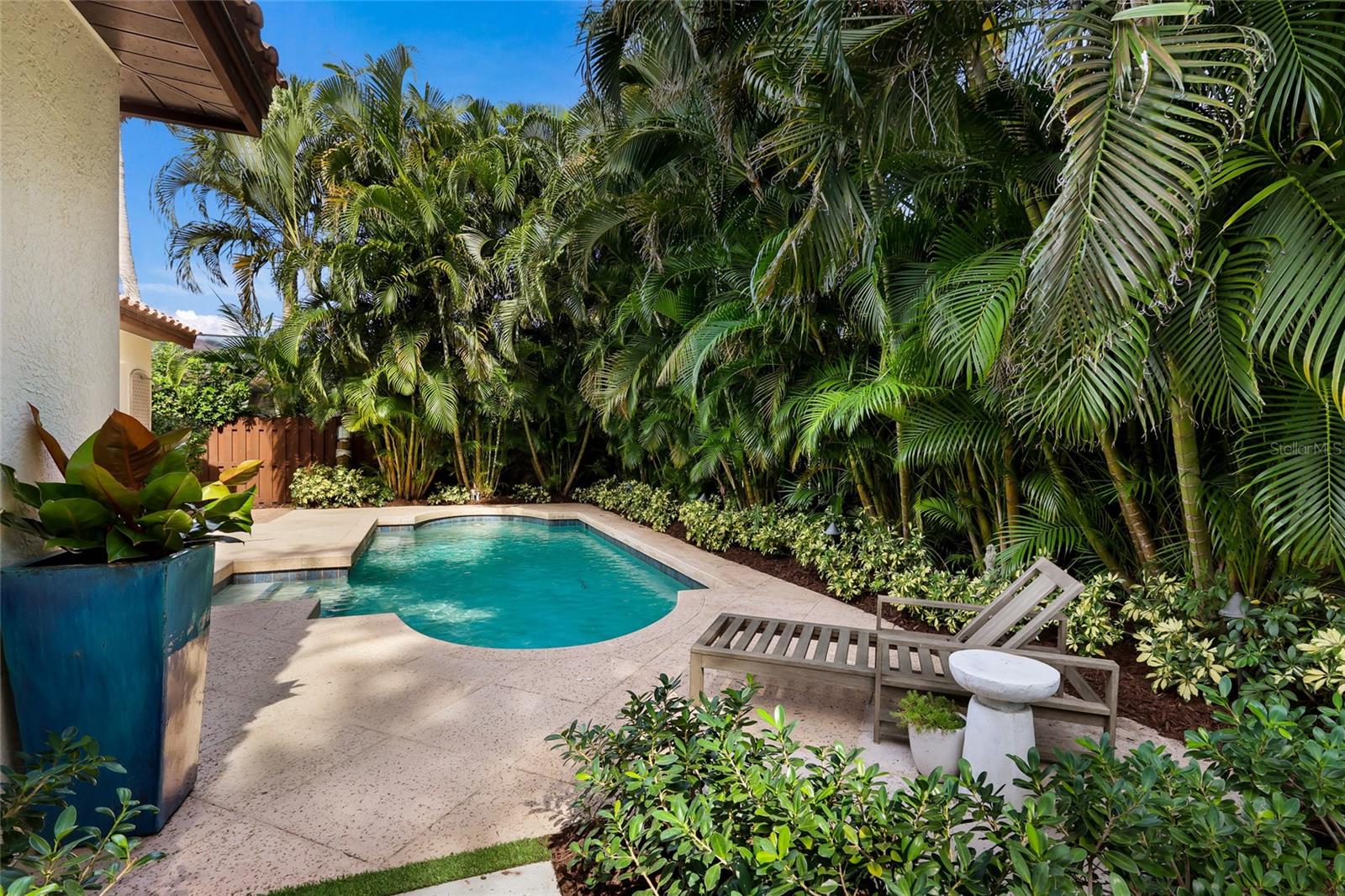 SAPPHIRE SHORES - Residential