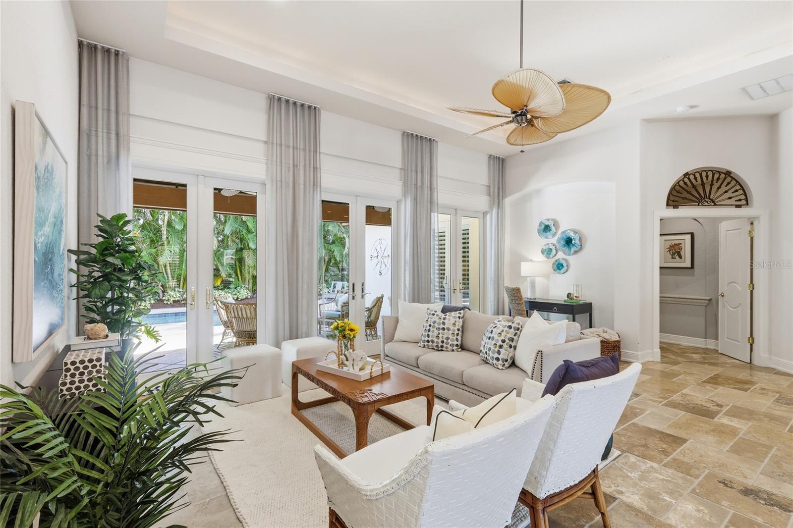 SAPPHIRE SHORES - Residential