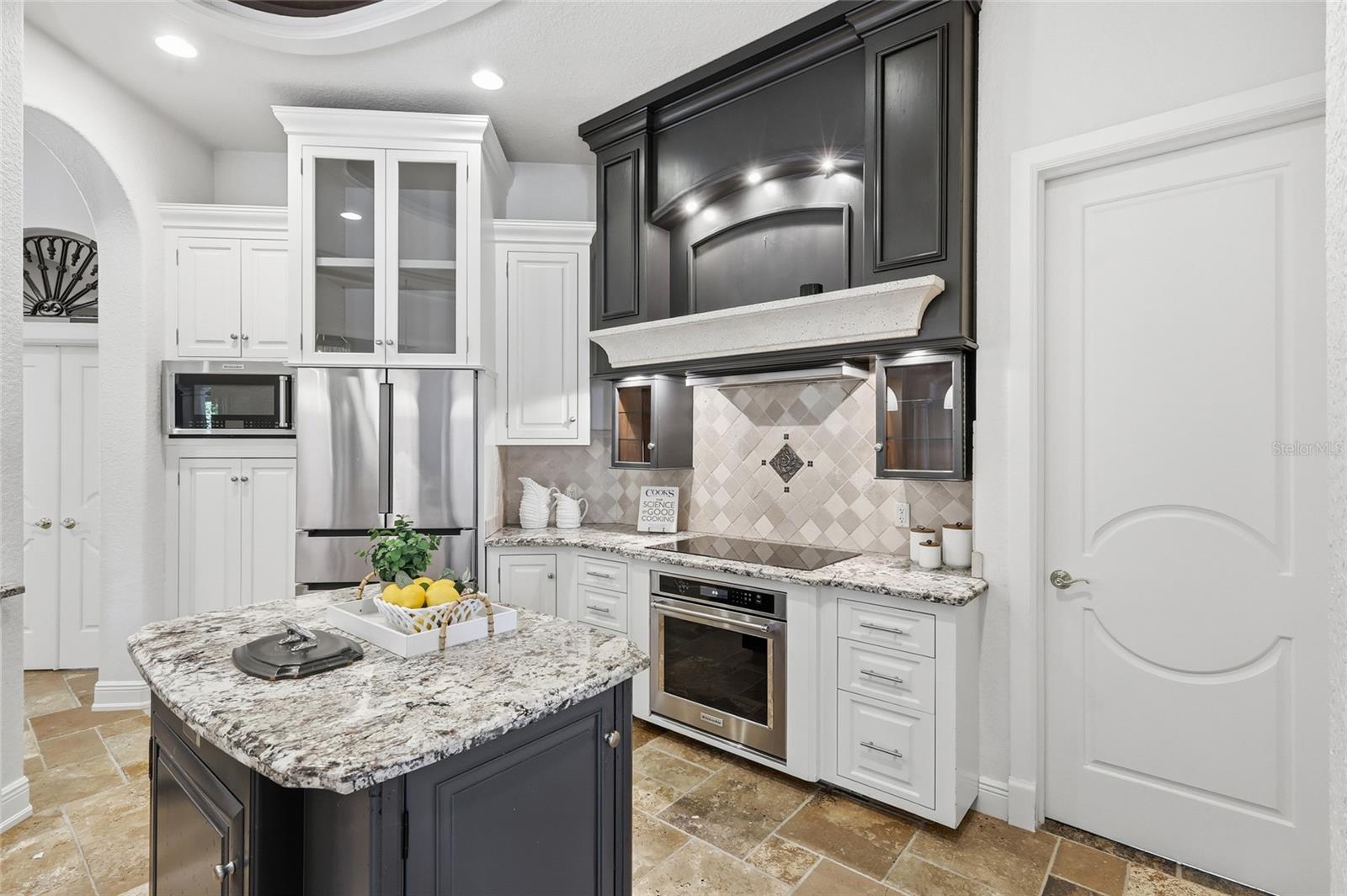 SAPPHIRE SHORES - Residential