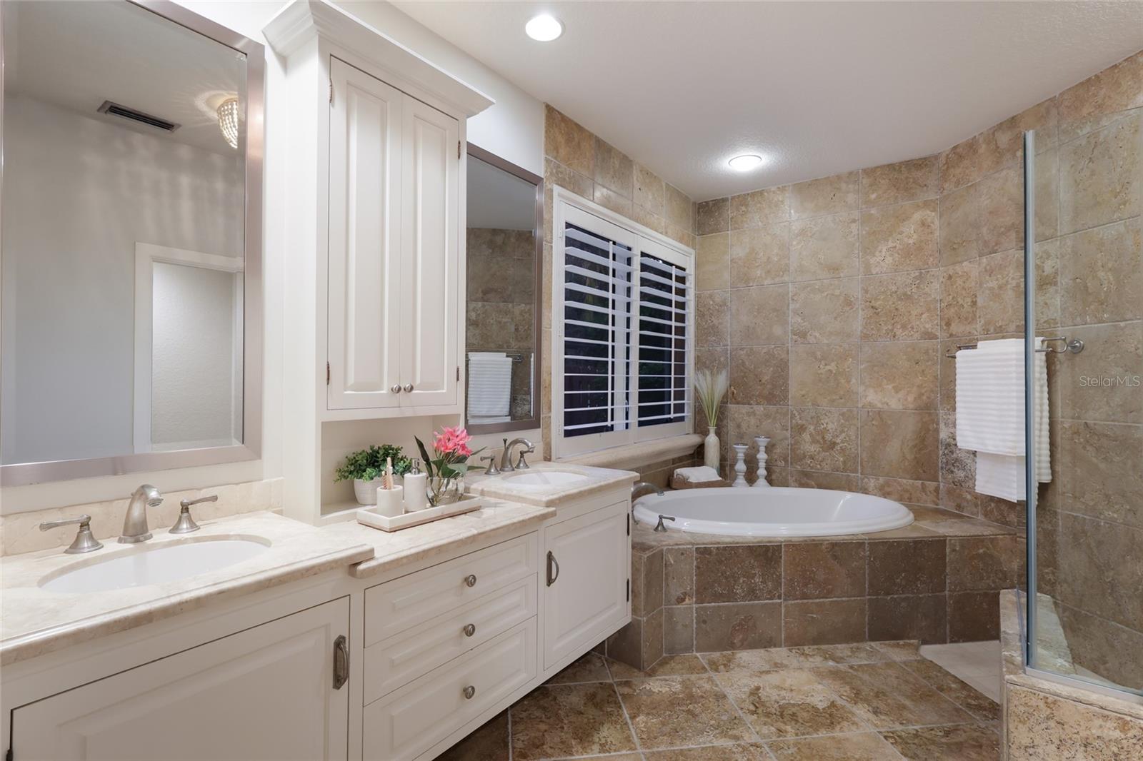 SAPPHIRE SHORES - Residential