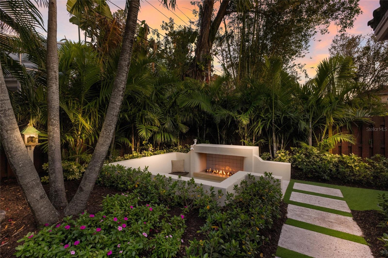 SAPPHIRE SHORES - Residential