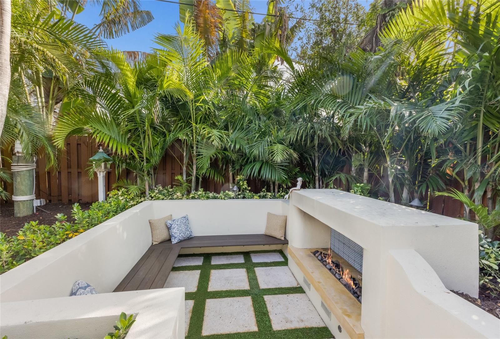 SAPPHIRE SHORES - Residential