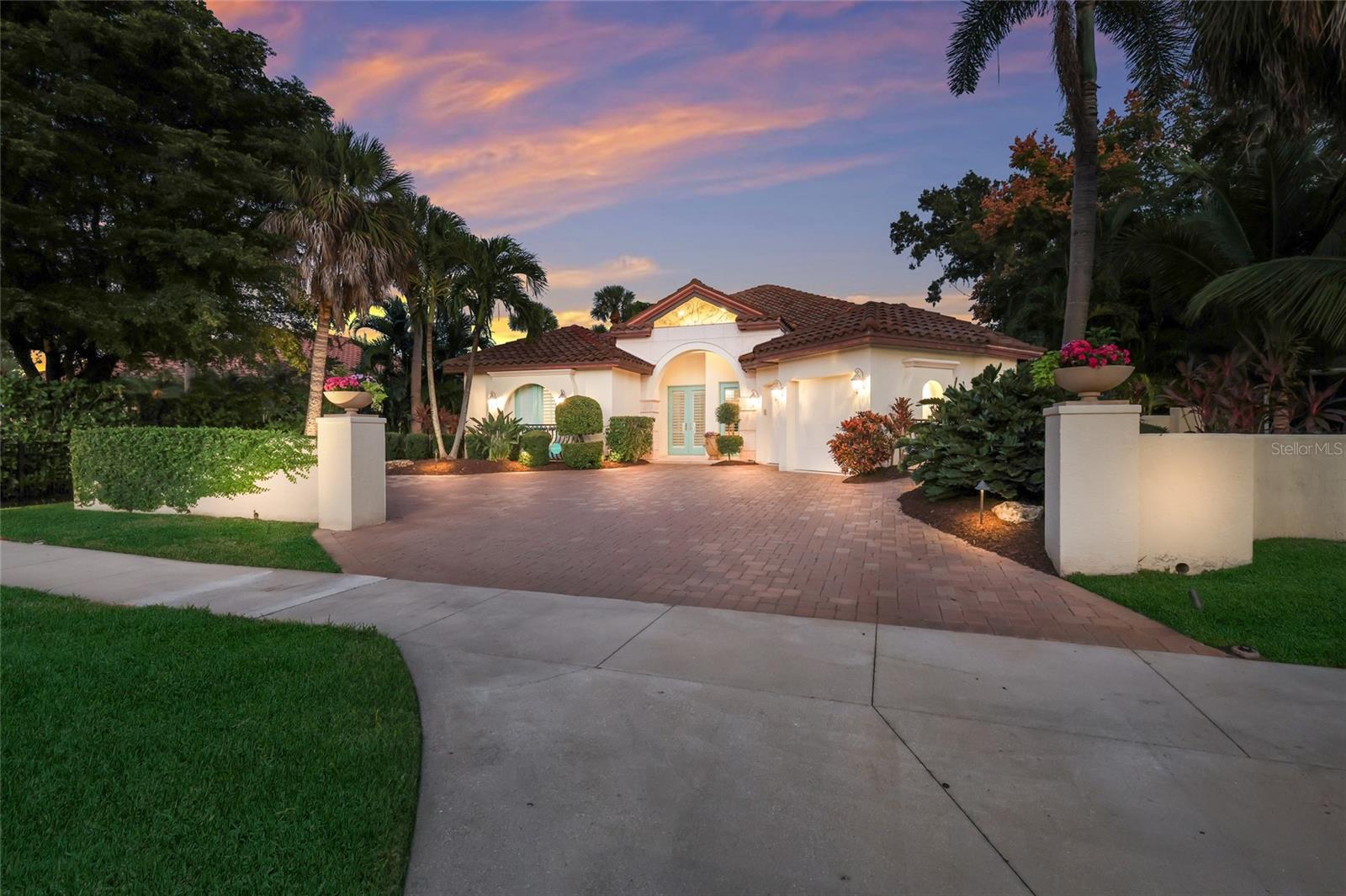 SAPPHIRE SHORES - Residential