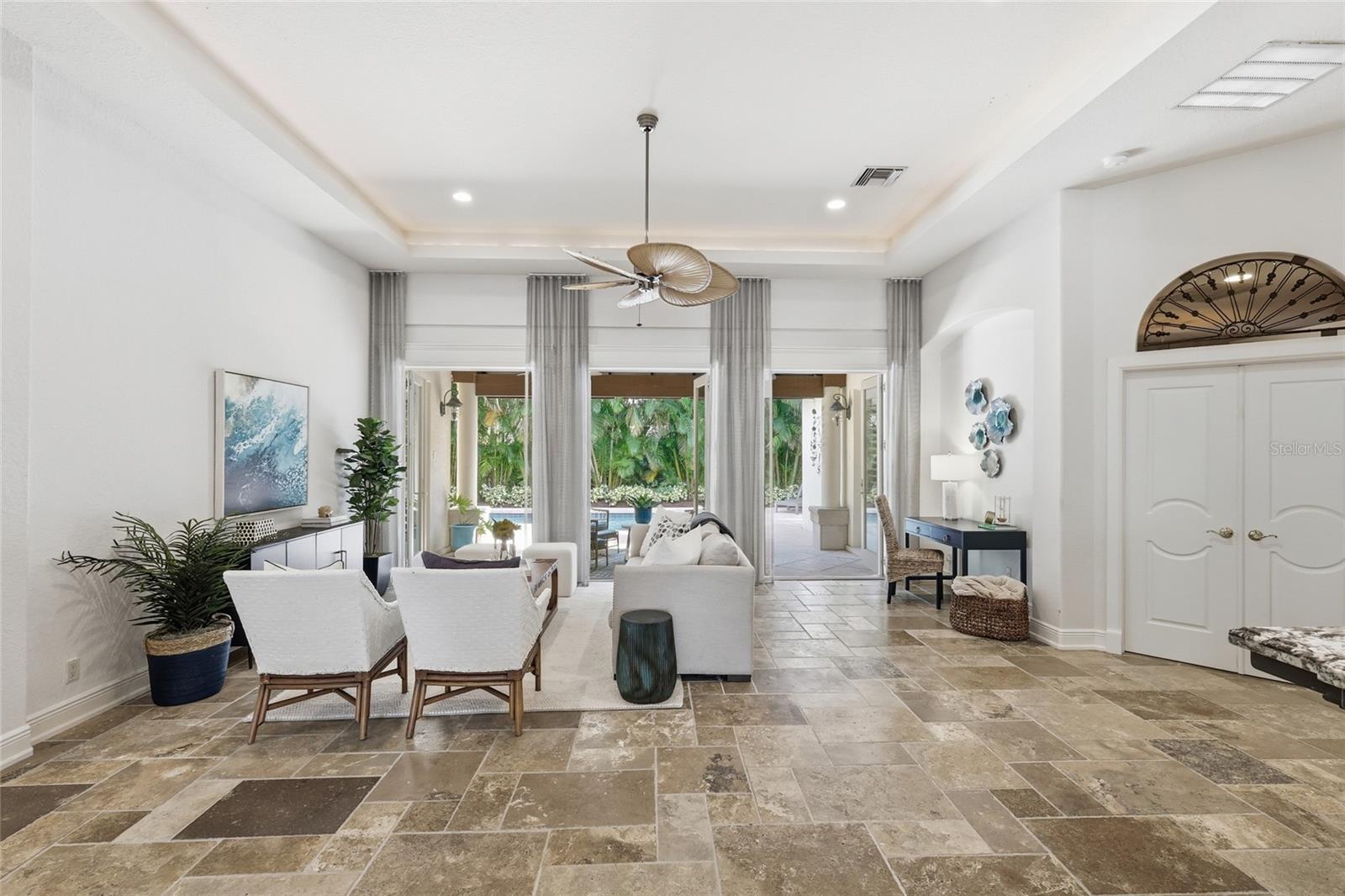 SAPPHIRE SHORES - Residential