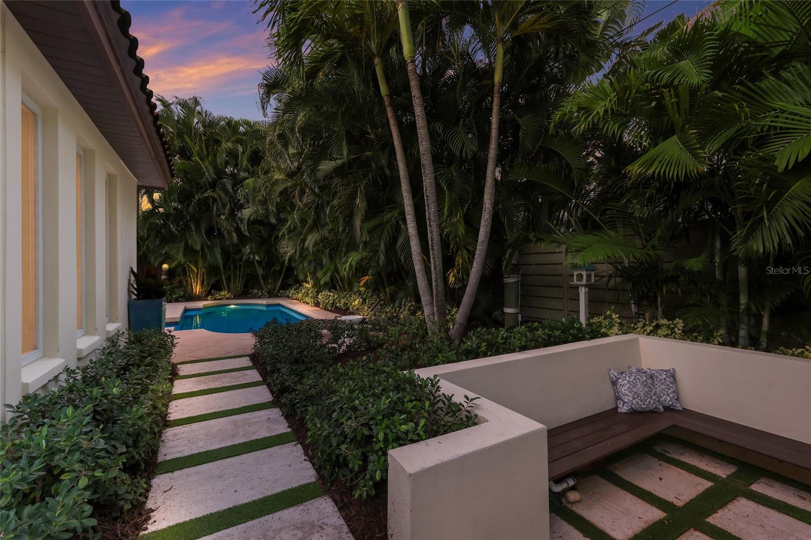 SAPPHIRE SHORES - Residential