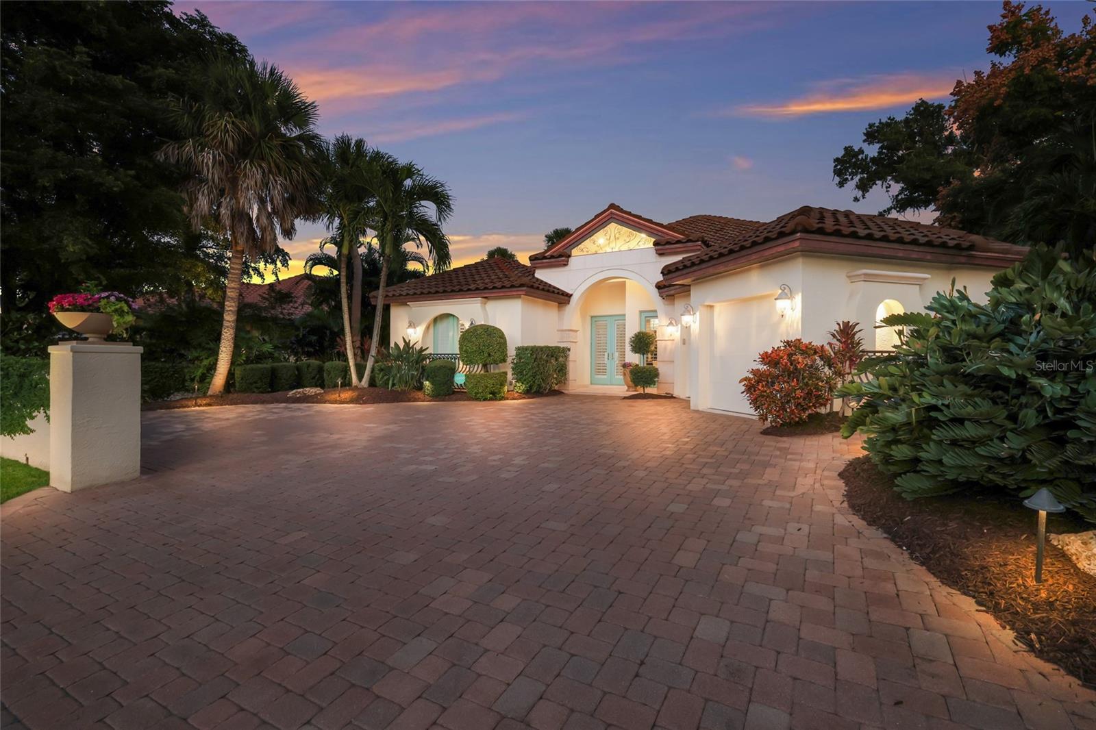 SAPPHIRE SHORES - Residential