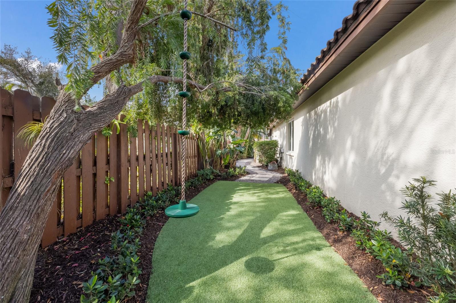 SAPPHIRE SHORES - Residential