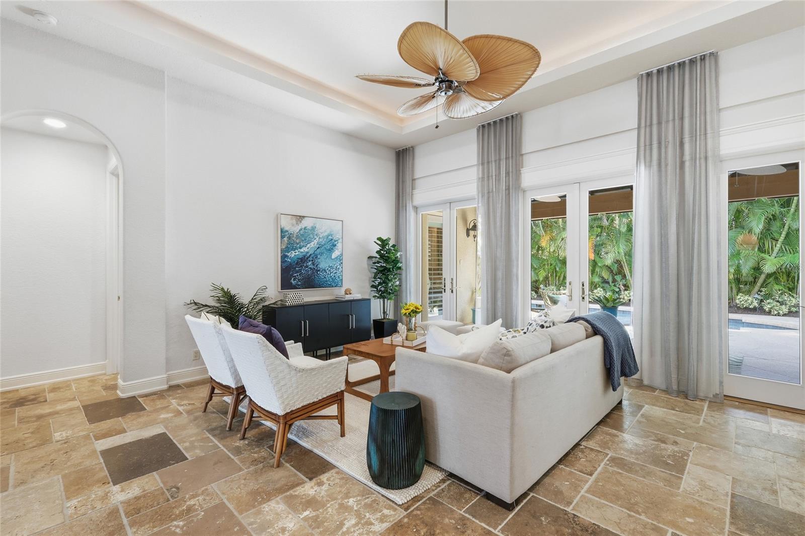 SAPPHIRE SHORES - Residential