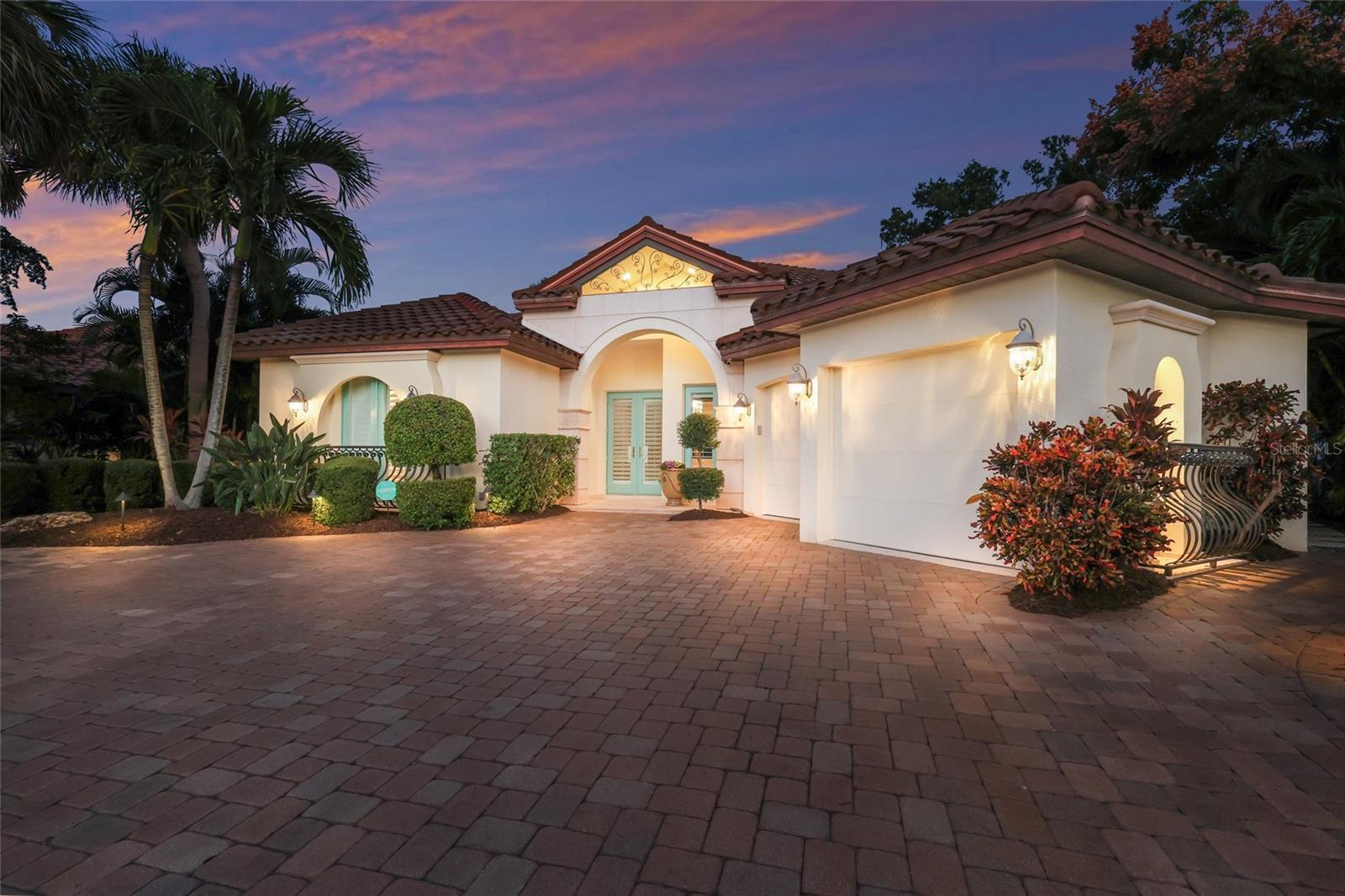 SAPPHIRE SHORES - Residential