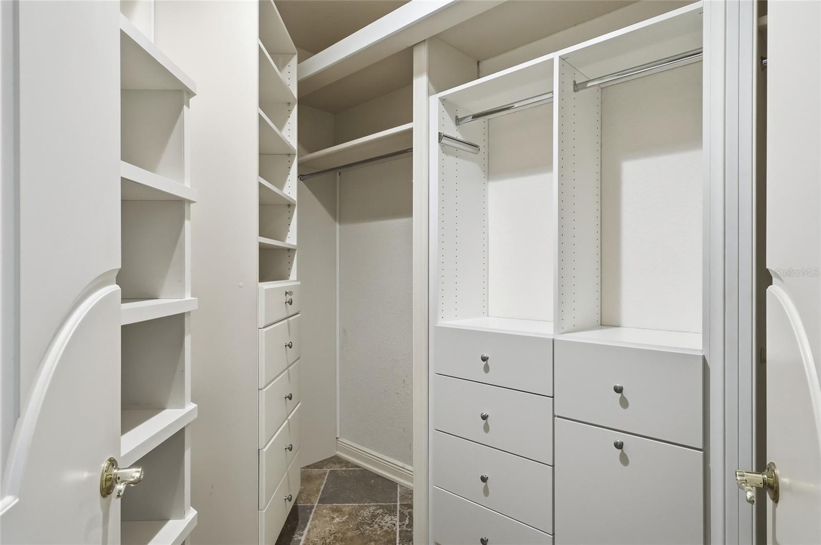 SAPPHIRE SHORES - Residential