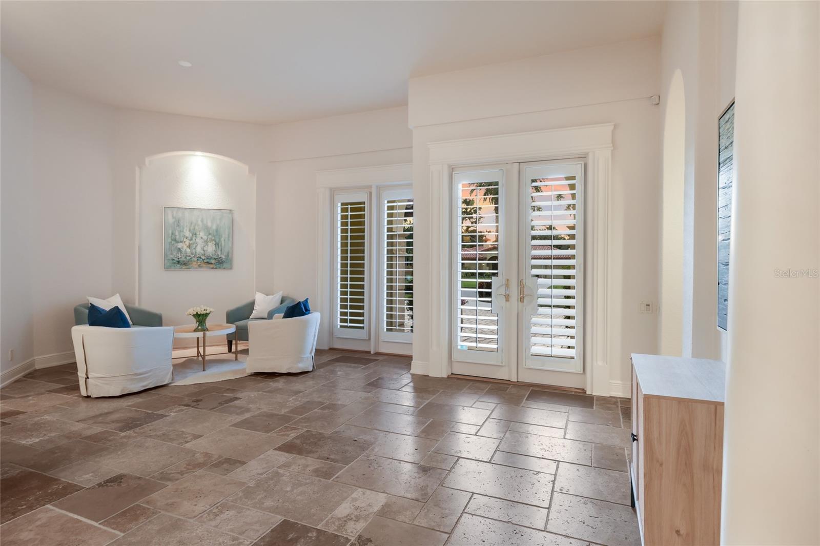 SAPPHIRE SHORES - Residential