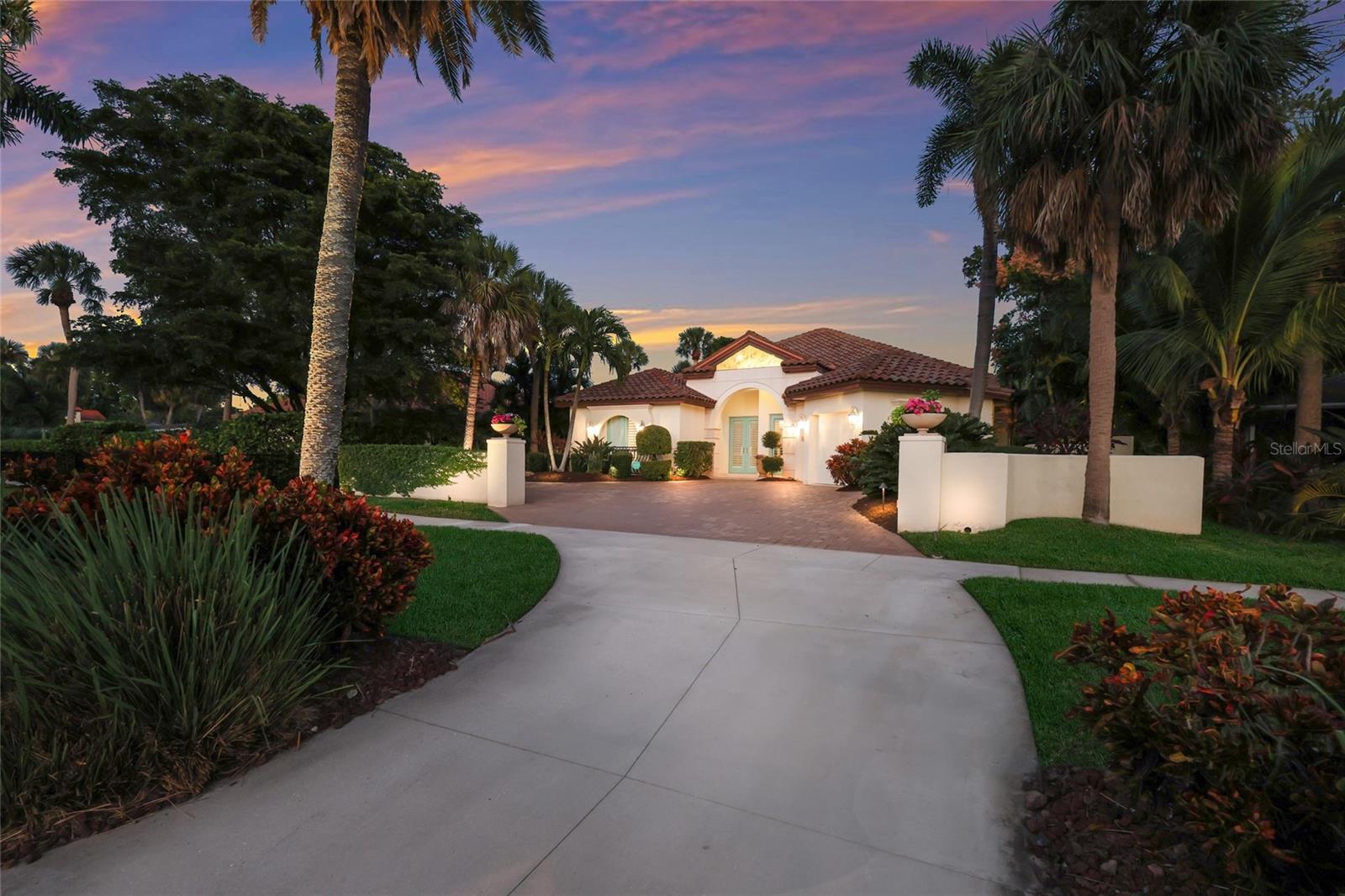 SAPPHIRE SHORES - Residential