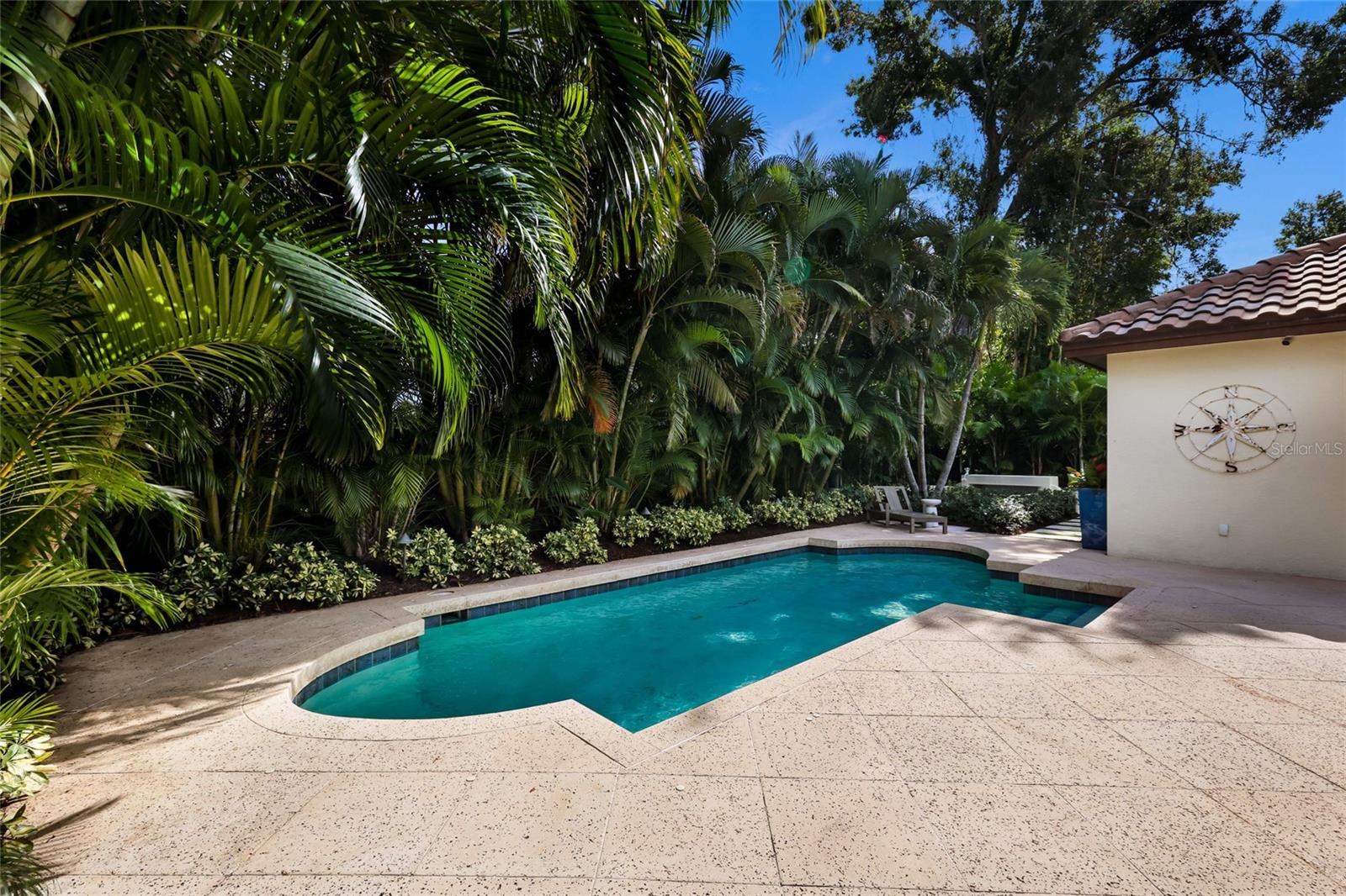 SAPPHIRE SHORES - Residential