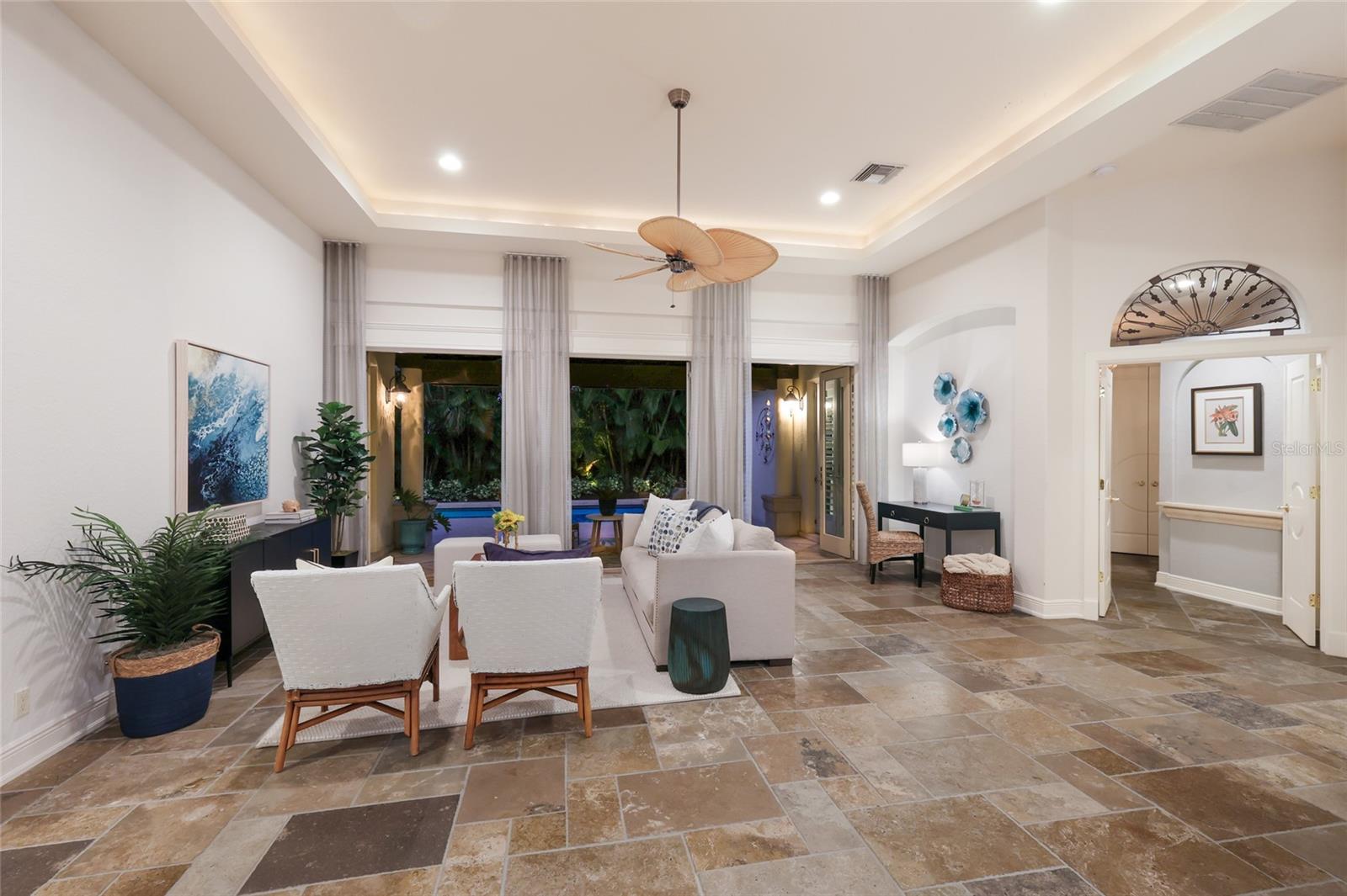 SAPPHIRE SHORES - Residential