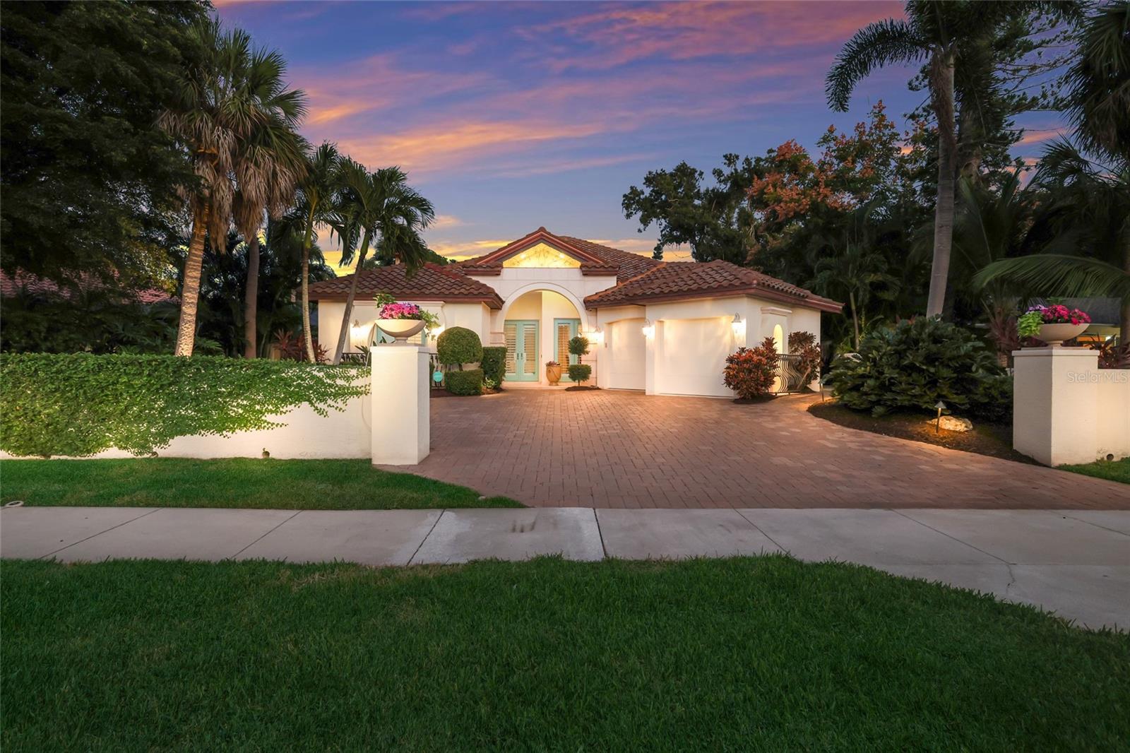 SAPPHIRE SHORES - Residential