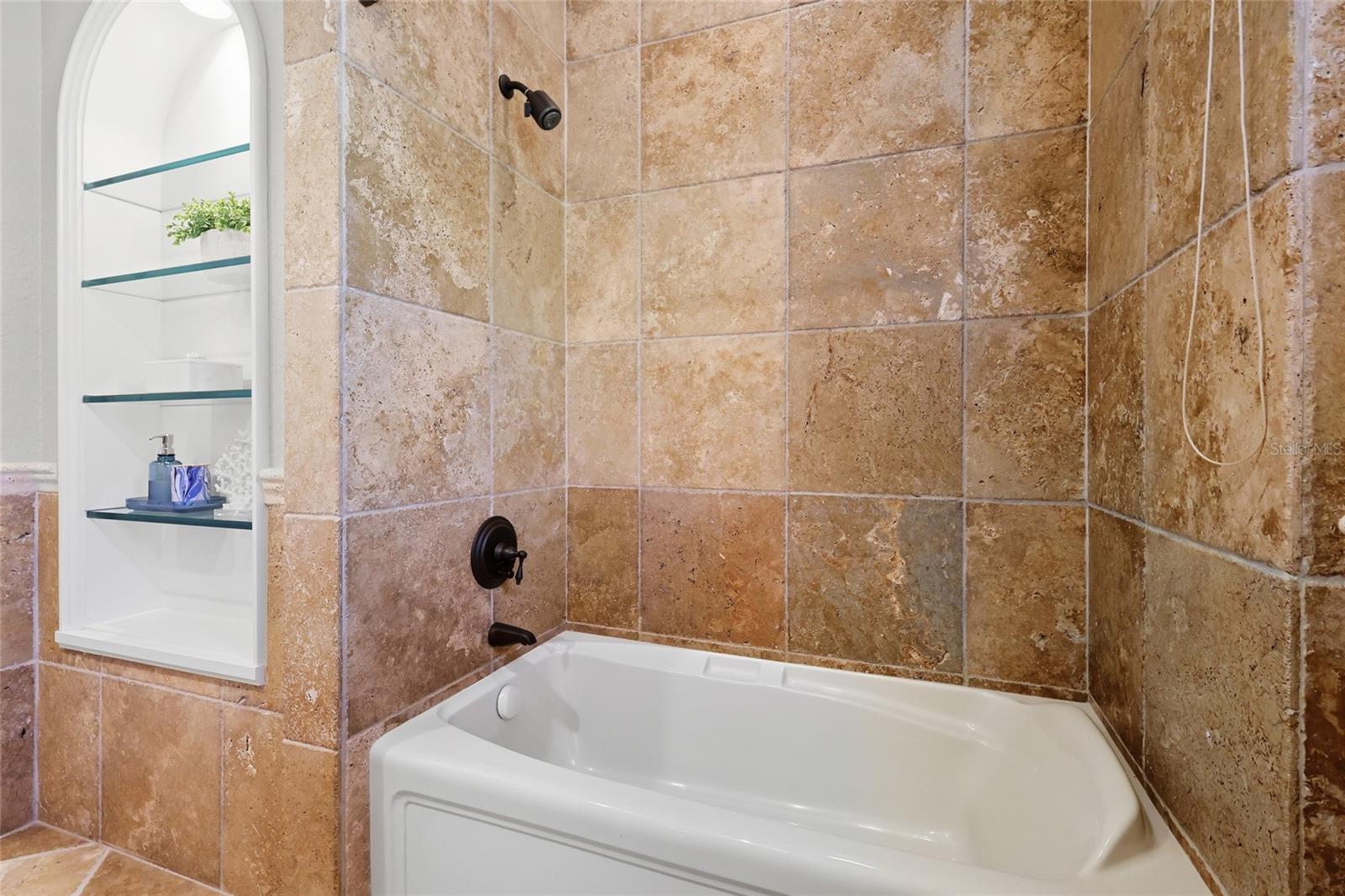 SAPPHIRE SHORES - Residential