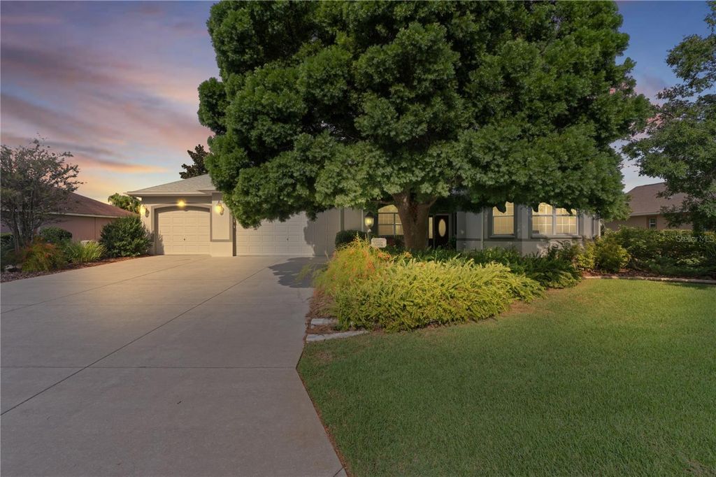 Photo of 1078 Lakeview Lane, The Villages, FL 32162 (MLS # G5100852)