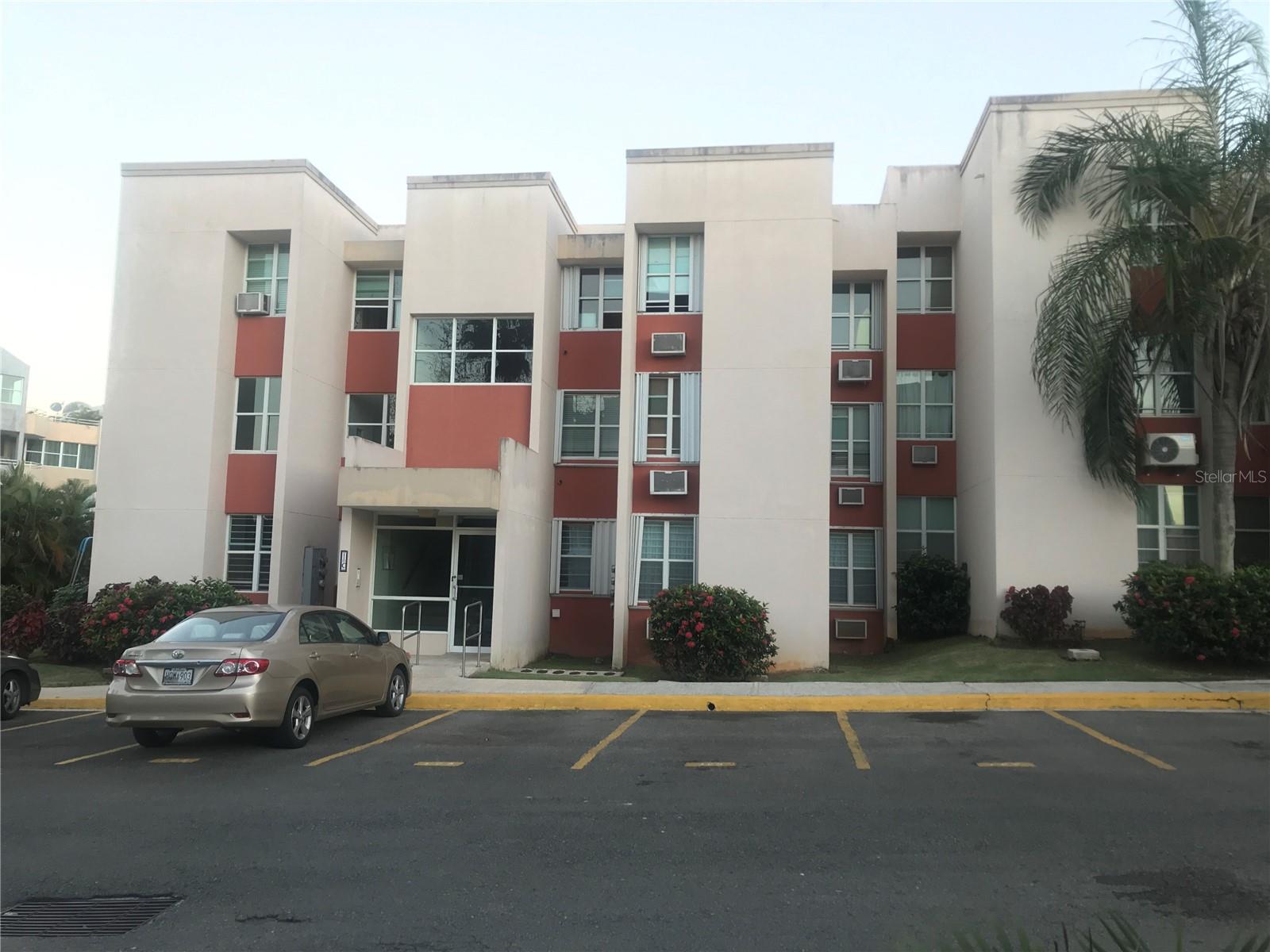 COND VILLAS DEL MONTE - Residential Lease