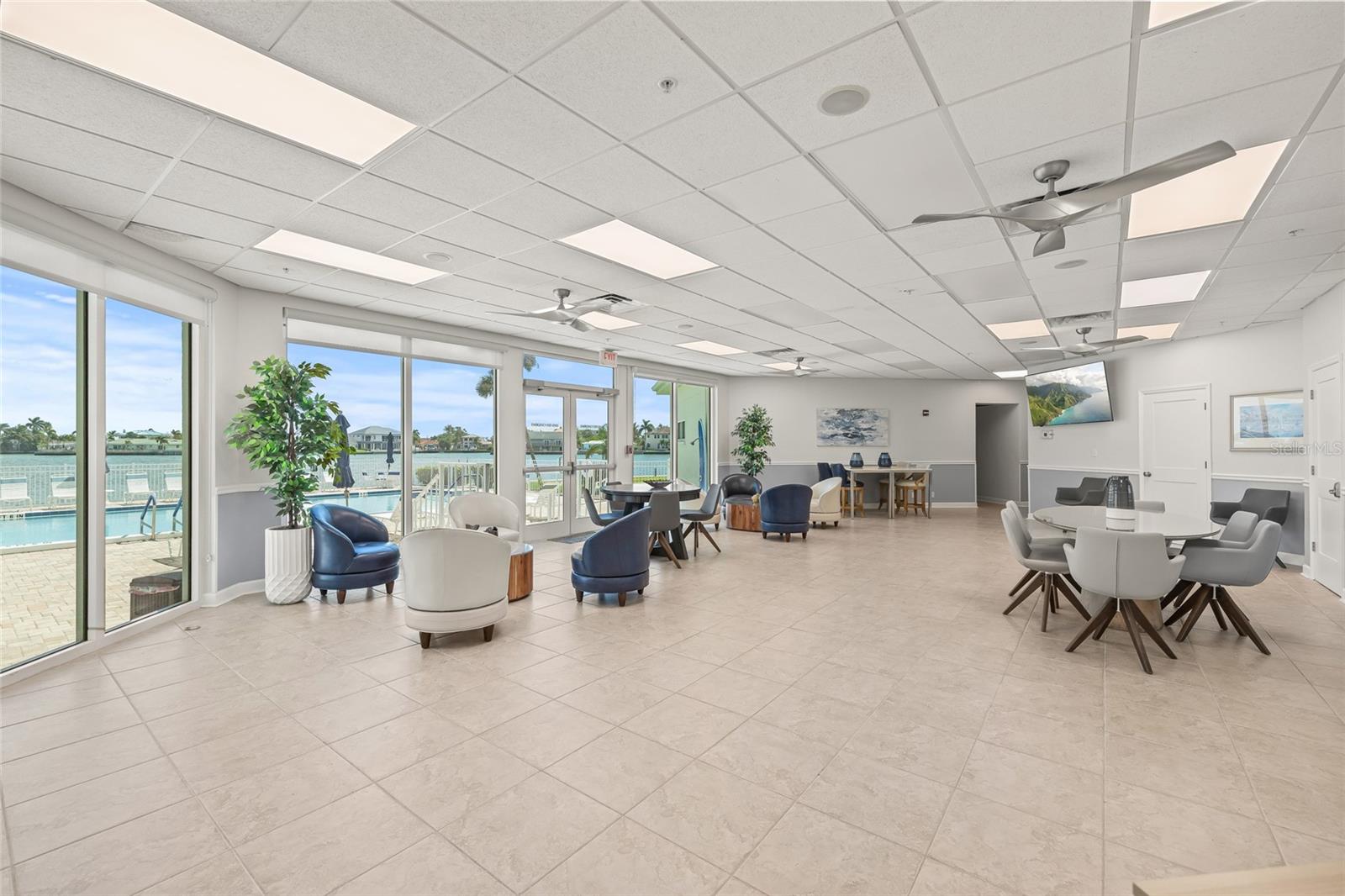 THREE PALMS POINTE CONDO - Residential