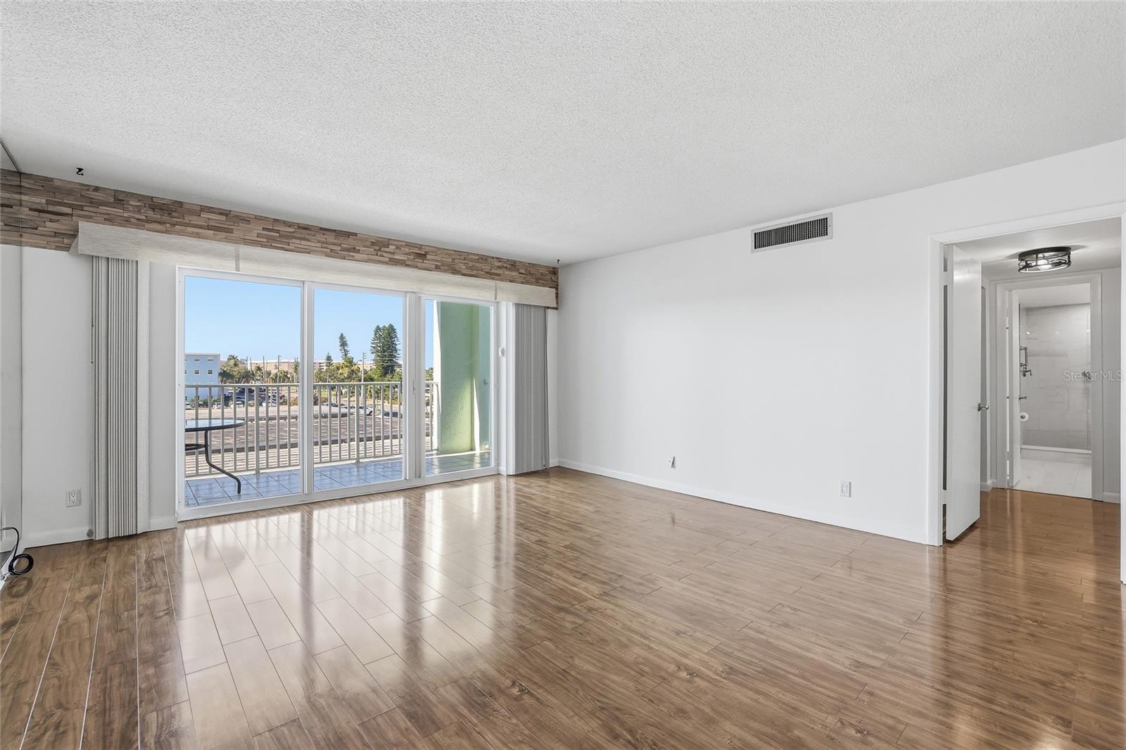 THREE PALMS POINTE CONDO - Residential