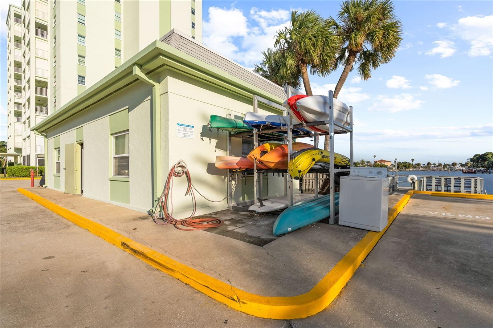 THREE PALMS POINTE CONDO - Residential