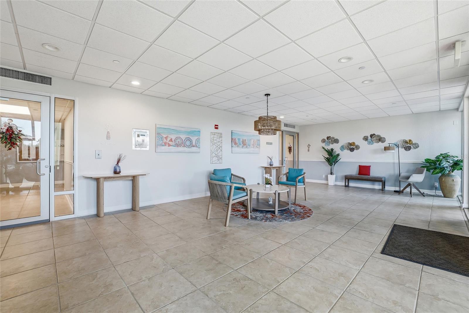 THREE PALMS POINTE CONDO - Residential