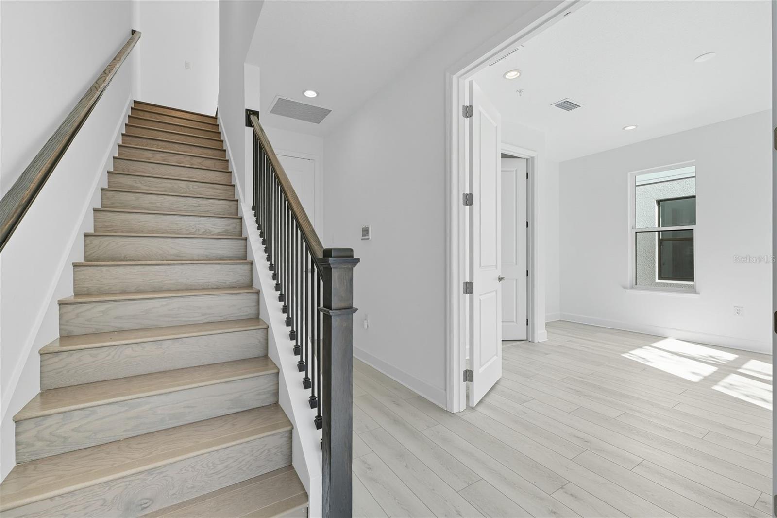 2217 VALENTINE ALLEY