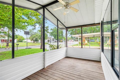 A home in LAKELAND