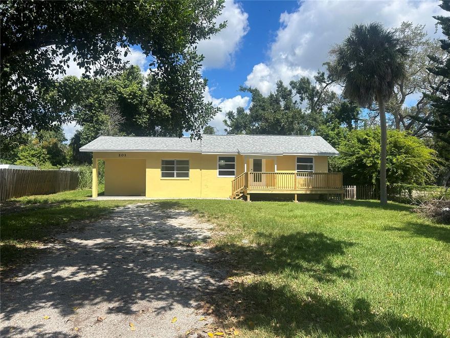 REMOLDED 2 BEDROOM 2 BATH HOUSE PLENTY OF PARKING GREAT LOCATION,GREAT FOR A LANDCAPER OR LAWN SERVICE COMPANY.CLOSE TO NOKOMIS BEACH AND SHOPPING.