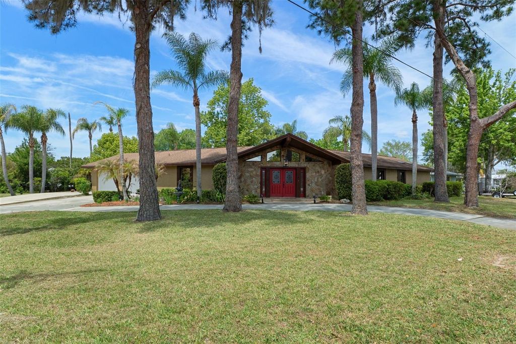 Photo of 239 SE Paradise Point Road, Crystal River, FL 34429 (MLS # OM719146)