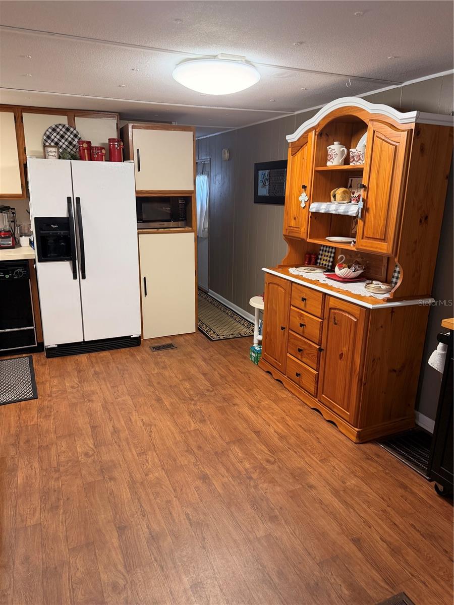 SLEEPY HOLLOW MOBILE ESTATES - Residential