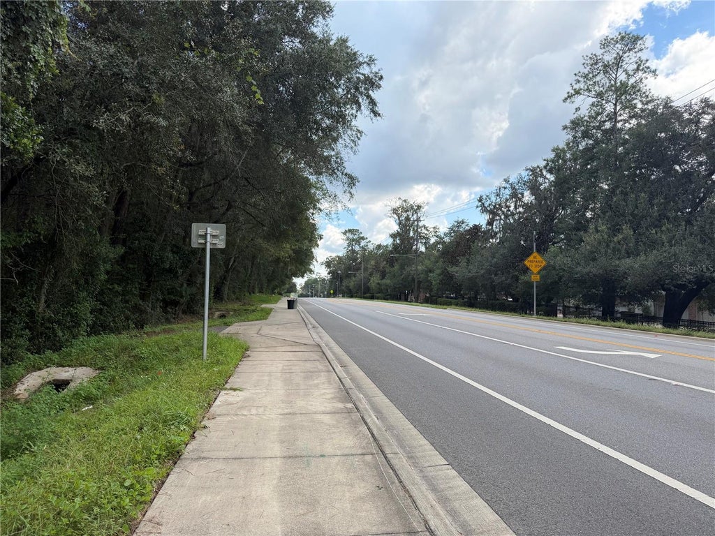 Photo of 1915 NW 34th Street, Gainesville, FL 32605 (MLS # GC543666)