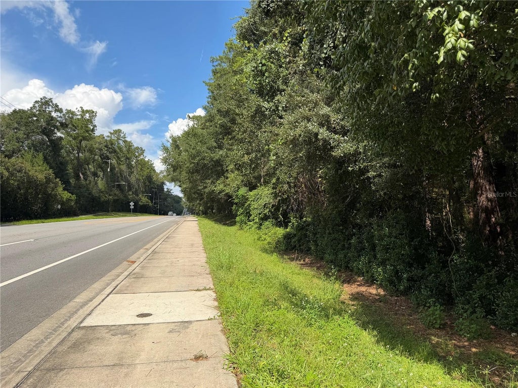 Photo of 1915 NW 34th Street, Gainesville, FL 32605 (MLS # GC543666)