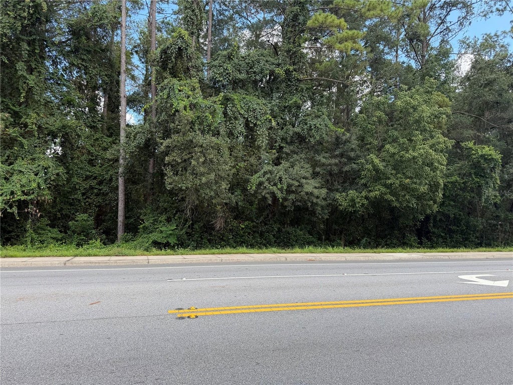 Photo of 1915 NW 34th Street, Gainesville, FL 32605 (MLS # GC543666)