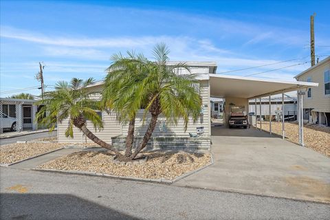 A home in PALMETTO