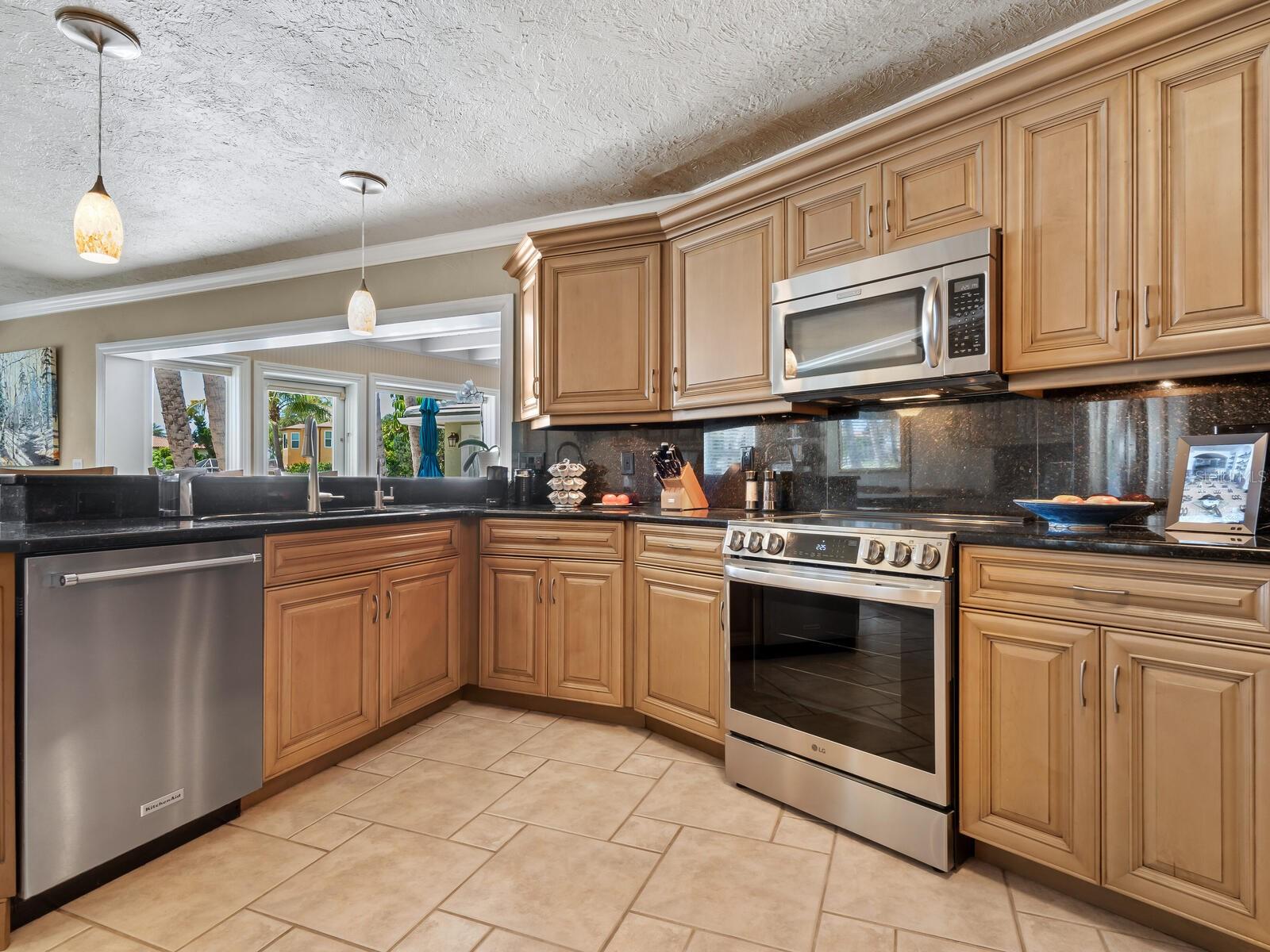 SOUTHPOINTE SHORES - Residential