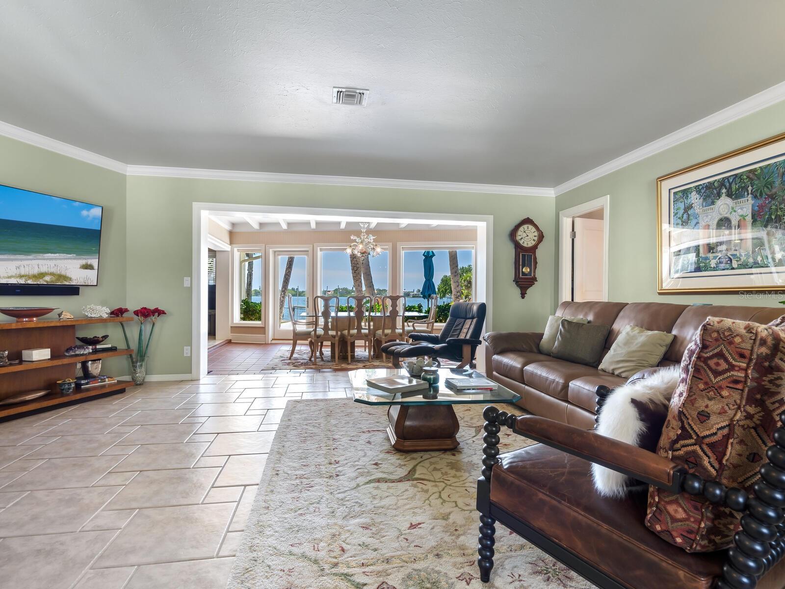 SOUTHPOINTE SHORES - Residential