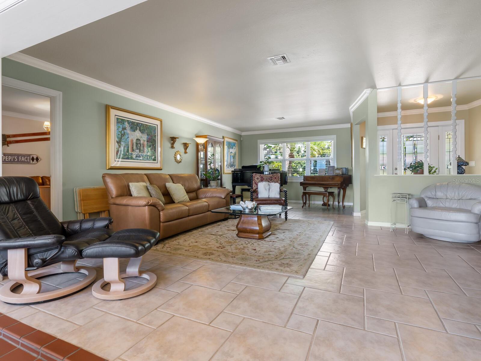 SOUTHPOINTE SHORES - Residential