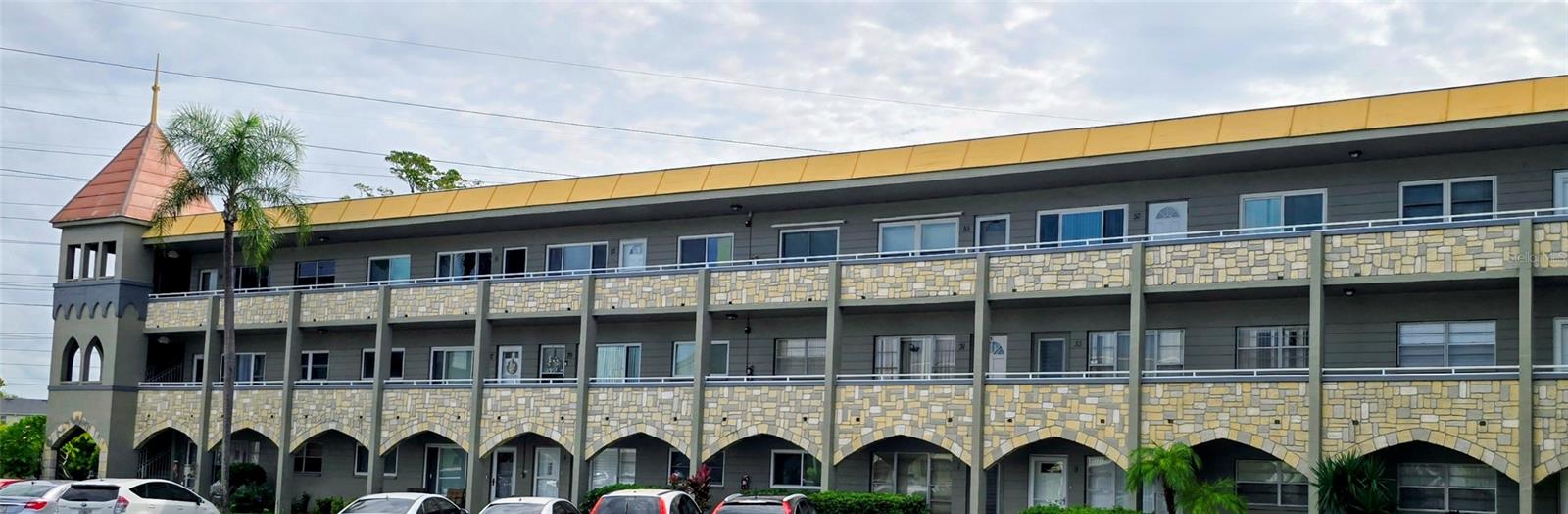 ON TOP OF THE WORLD - Residential