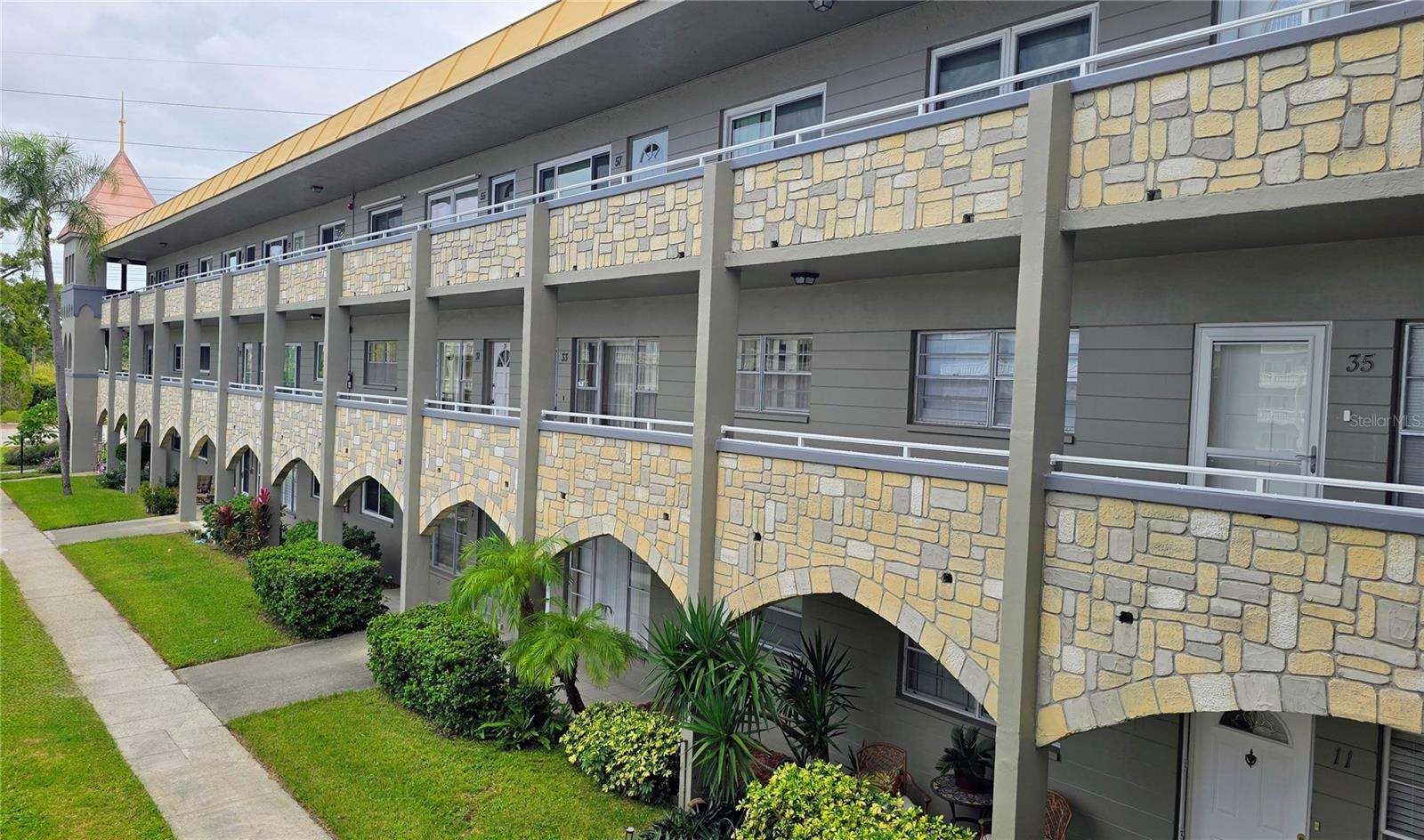 ON TOP OF THE WORLD - Residential