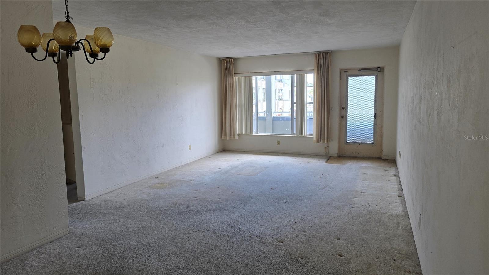 ON TOP OF THE WORLD - Residential