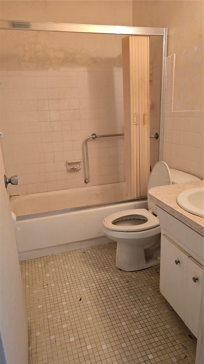 ON TOP OF THE WORLD - Residential