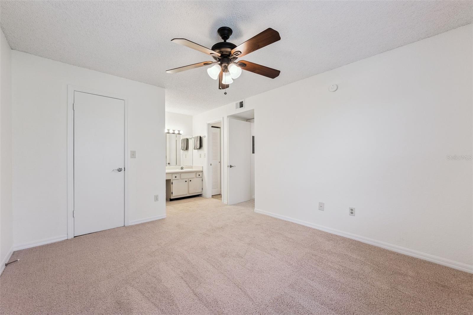 VENETIAN PLACE - Residential