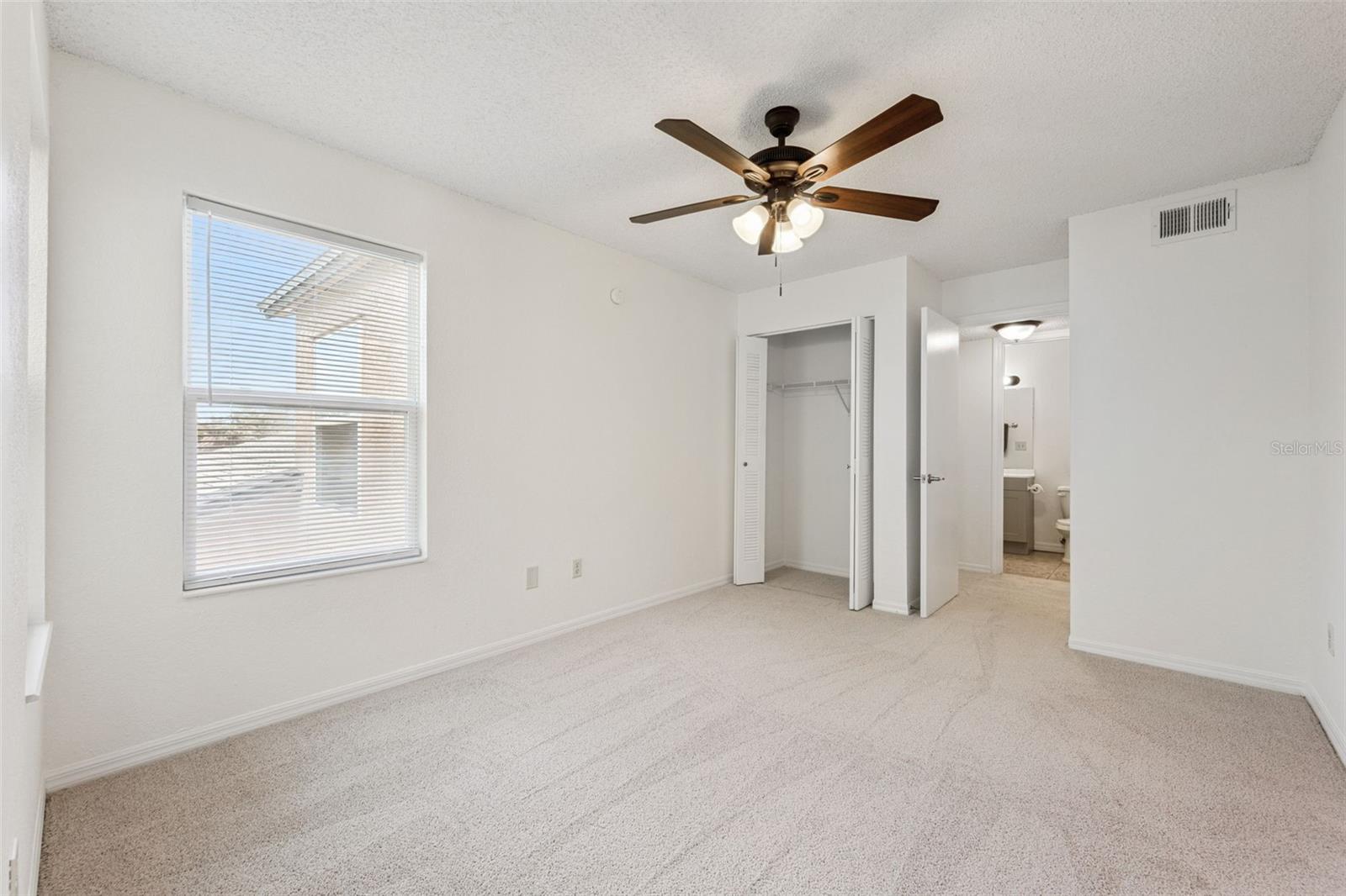 VENETIAN PLACE - Residential