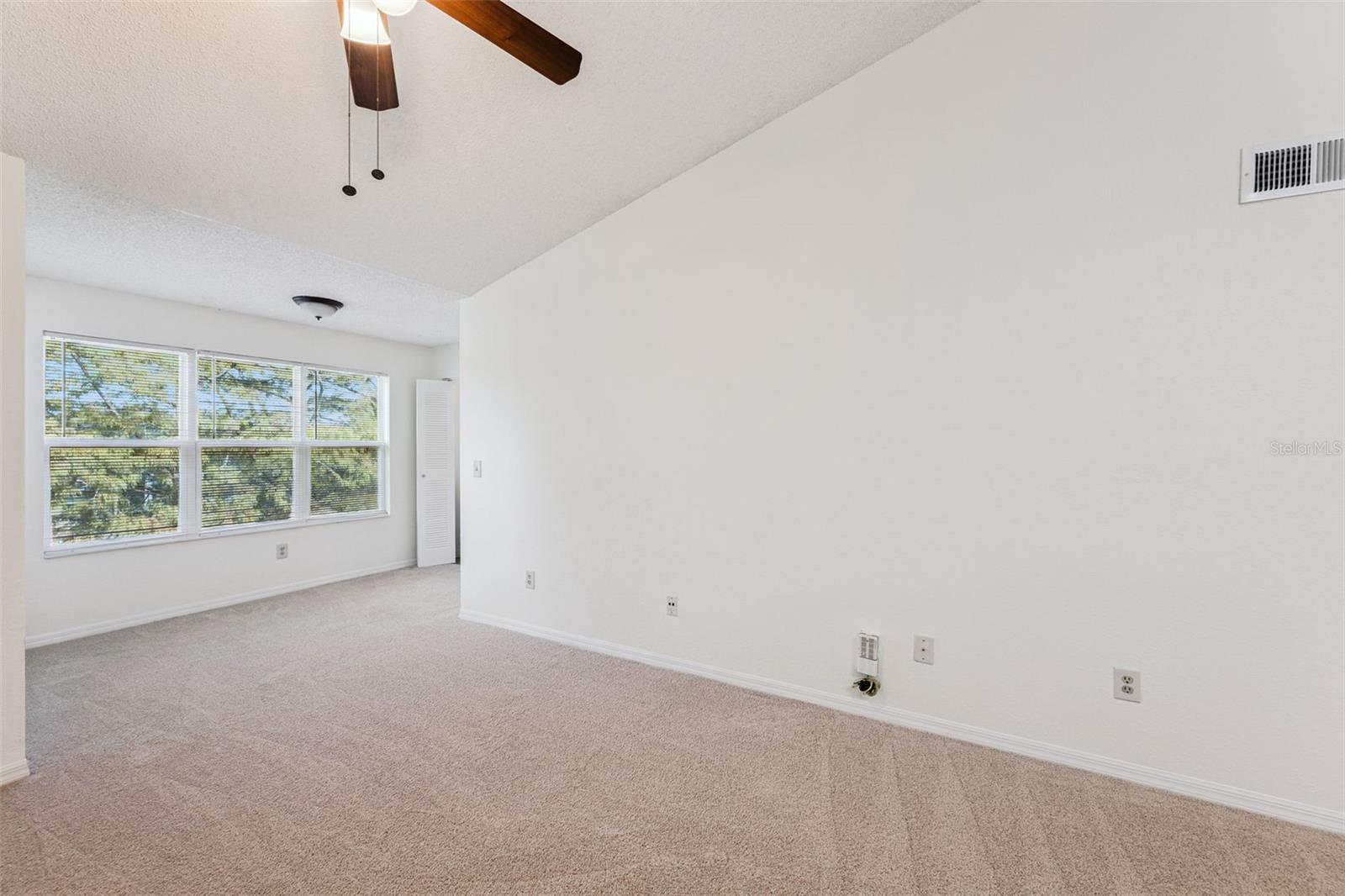 VENETIAN PLACE - Residential