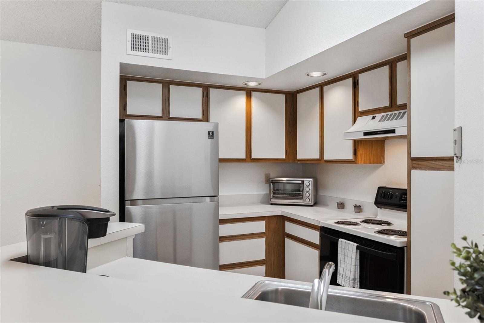 VENETIAN PLACE - Residential