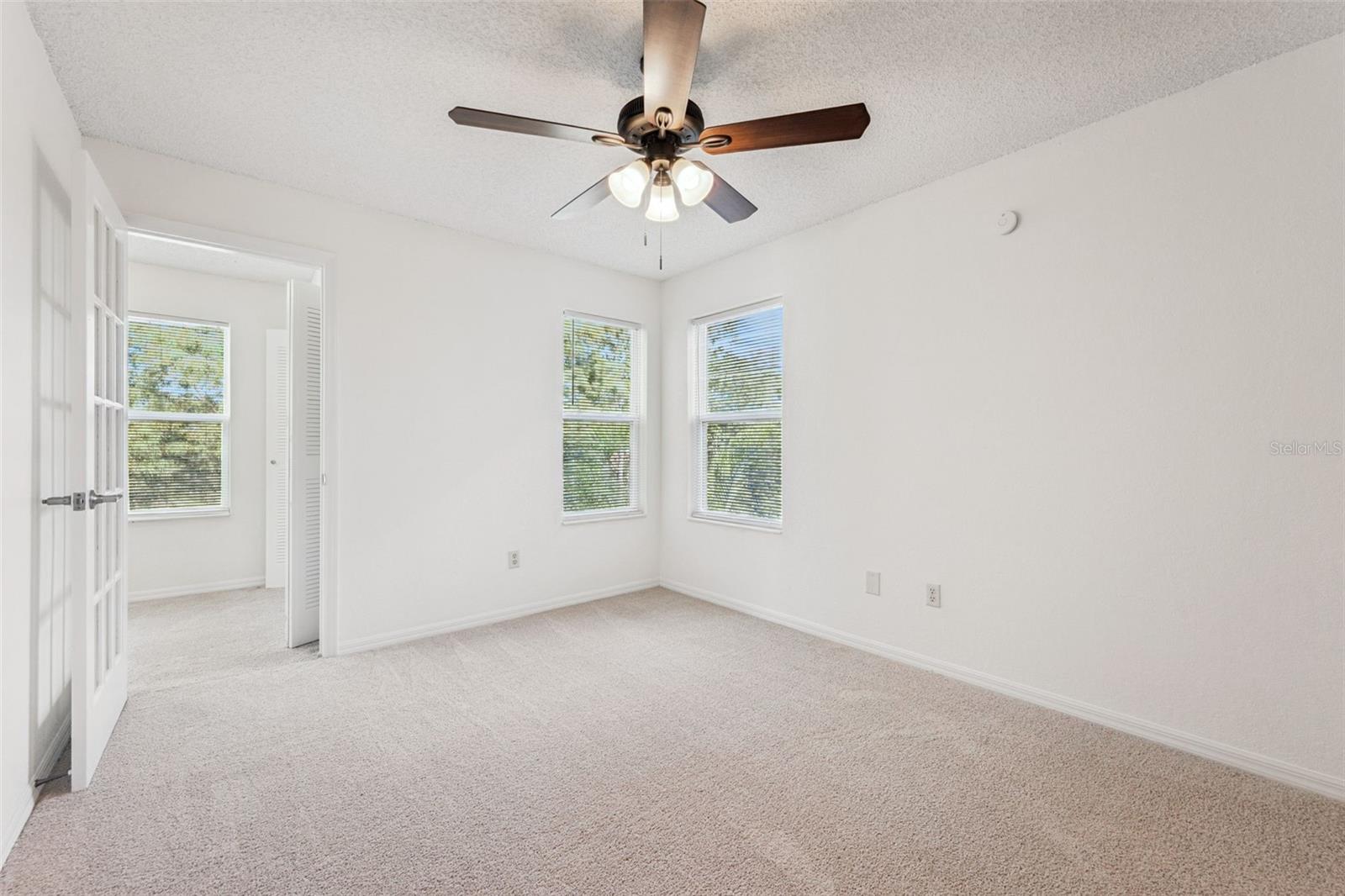 VENETIAN PLACE - Residential