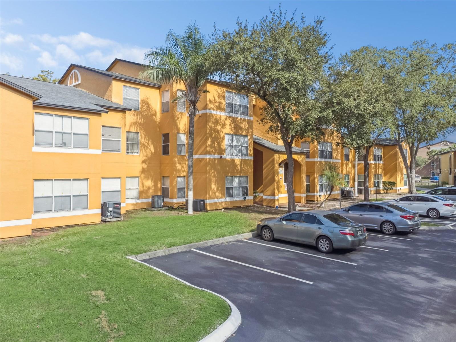 VENETIAN PLACE - Residential